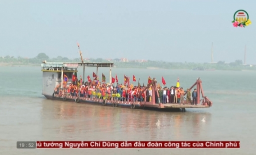 Lễ hội rước nước trên sông Hồng