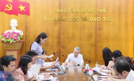 Họp Hội đồng tuyển dụng viên chức giáo viên