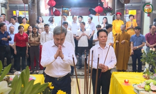 Dâng hương Đức Quốc Tổ Lạc Long Quân và Quốc Mẫu Âu Cơ