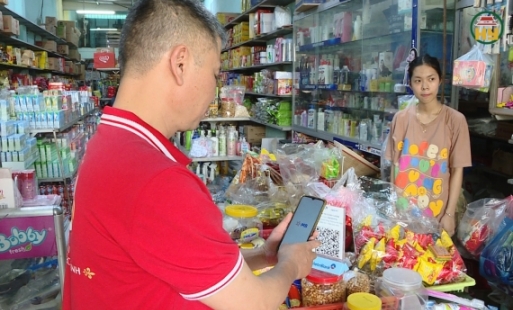 Đẩy mạnh tạo thói quen không dùng tiền mặt cho người dân