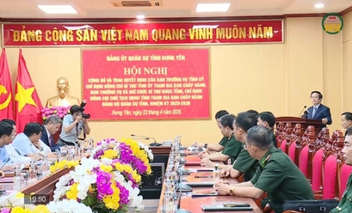 Công bố quyết định về công tác cán bộ 