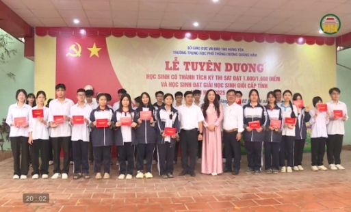 Khen thưởng học sinh đạt thành tích cao