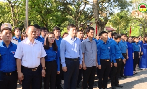 Dâng hương kỷ niệm Ngày sinh Chủ tịch Hồ Chí Minh