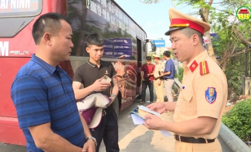 Xử phạt 19 xe chở khách quá số người quy định