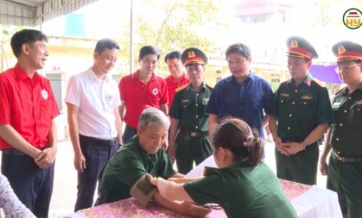 Khám bệnh, cấp thuốc miễn phí cho nhân dân