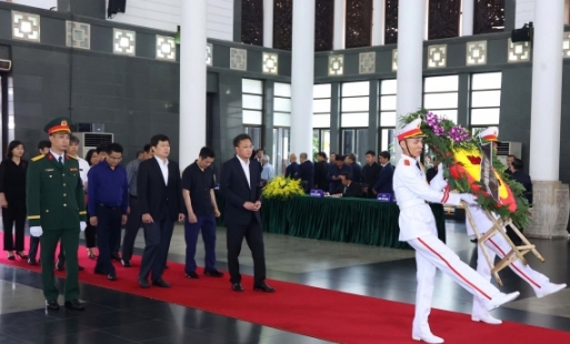 Lãnh đạo tỉnh Hưng Yên viếng nguyên Chủ tịch nước Trần Đức Lương
