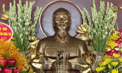Ánh sáng Hồ Chí Minh soi đường cho chúng ta đi 
