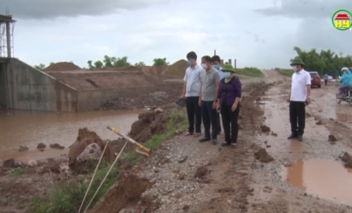 Phó Chủ tịch UBND tỉnh kiểm tra công tác phòng, chống, lụt, bão, úng  tại huyện Tiên Lữ và Phù Cừ.