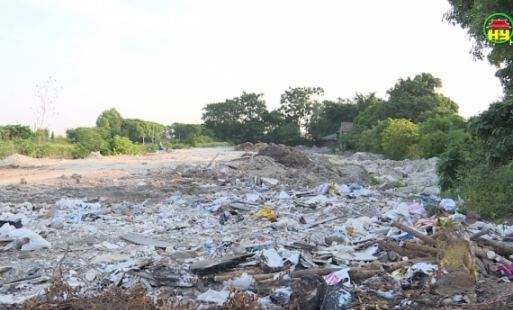 Tình trạng dùng phế thải, rác thải để nâng bề mặt ruộng