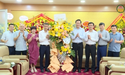 Bí thư Tỉnh uỷ chúc mừng các cơ quan báo chí Trung ương nhân Ngày Báo chí Cách mạng Việt Nam
