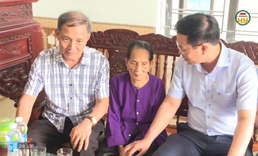 Bàn giao công trình sửa chữa nhà cho Mẹ Việt Nam Anh hùng