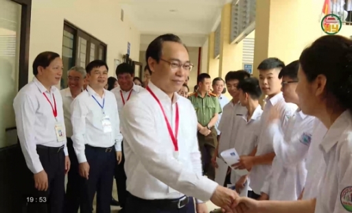 Bộ trưởng Bộ Giáo dục và Đào tạo kiểm tra thi tốt nghiệp 