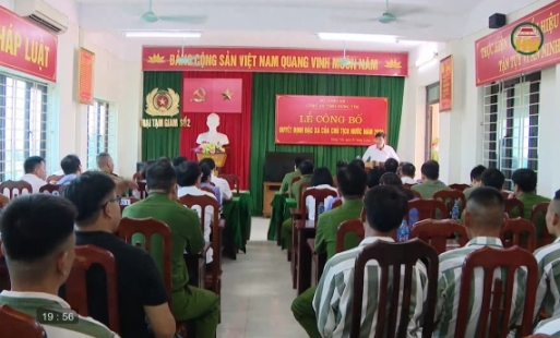 Công bố và trao quyết định đặc xá cho phạm nhân 