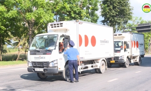 Nhiều phương tiện chưa đủ điều kiện qua chốt kiểm dịch phải quay đầu