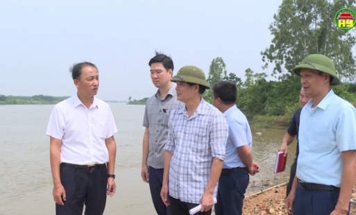 Phó Chủ tịch UBND tỉnh kiểm tra công tác phòng chống bão số 1.
