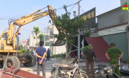Xã Đình Dù giải tỏa vi phạm hành lang an toàn giao thông
