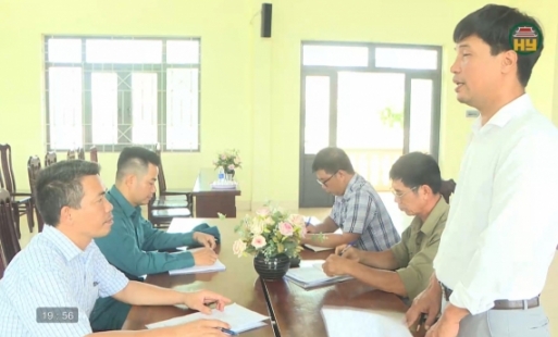 Cán bộ thôn bắt tay ngay vào công việc