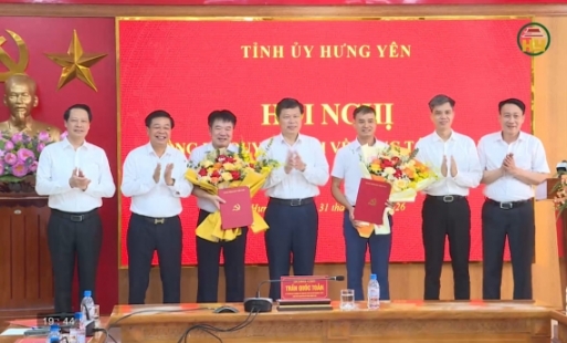 Công bố quyết định về công tác cán bộ