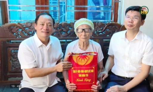 Tặng quà gia đình chính sách dịp 27/7
