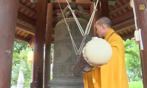 Thỉnh chuông tri ân các anh hùng liệt sĩ