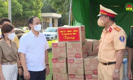 Chủ tịch UBND tỉnh  kiểm tra công tác phòng chống dịch Covid -19 tại Văn Lâm 