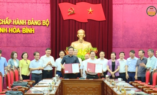 Ban Thường vụ Tỉnh uỷ Hưng Yên trao đổi kinh nghiệm tại tỉnh Hòa Bình