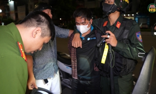 Bắt giữ đối tượng chống người thi hành công vụ