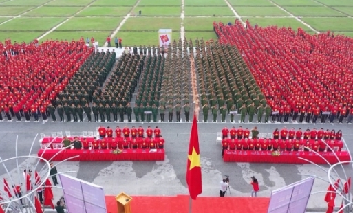 Lan toả niềm tự hào dân tộc trong Lễ chào cờ 