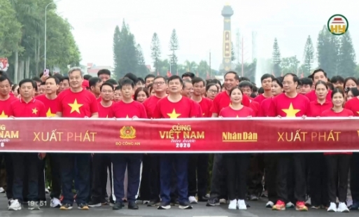 Hưởng ứng Chương trình đi bộ “Cùng Việt Nam tiến bước”