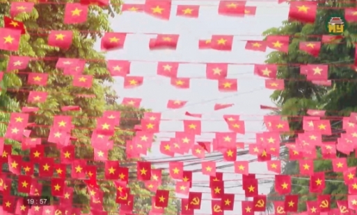 Không khí đón Tết Độc lập, đỏ thắm sắc cờ