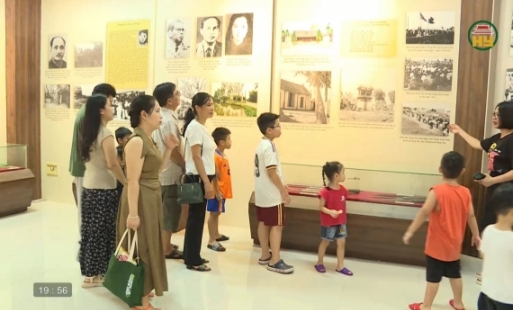 Sôi động tại các điểm tham quan, khu vui chơi 