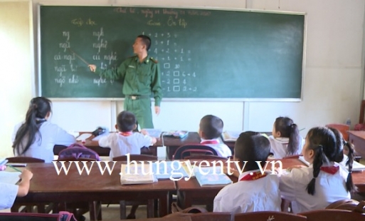 Lớp học của thầy giáo quân hàm xanh