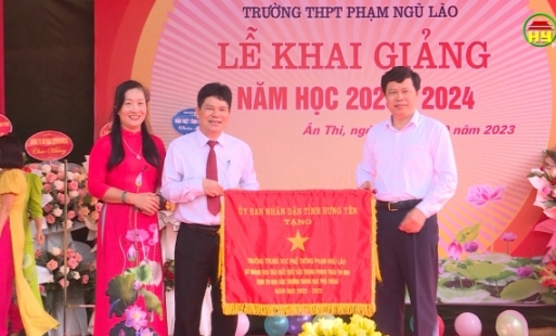 Phó Bí thư thường trực Tỉnh uỷ dự khai giảng năm học mới tại trường THPT Phạm Ngũ Lão