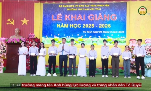 Đồng chí Bí thư Tỉnh ủy dự khai giảng Trường THPT Nguyễn Trãi