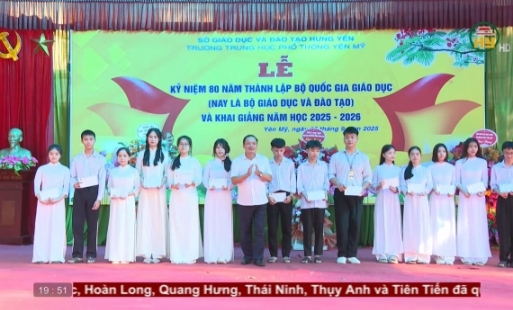 Đồng chí Chủ tịch HĐND tỉnh dự khai giảng Trường THPT Yên Mỹ