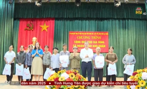 Trao quà cho công nhân và gia đình có hoàn cảnh khó khăn