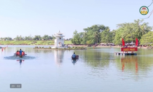 Hồ Bán Nguyệt – điểm hẹn văn hóa dịp Quốc khánh