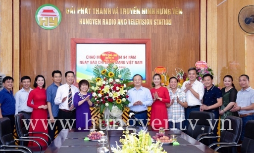 Bí thư Tỉnh ủy Đỗ Tiến Sỹ chúc mừng Đài PT&TH Hưng Yên ngày 21/6   