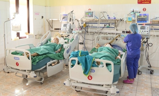 Các nạn nhân vụ xe 16 chỗ va chạm với container đã qua cơn nguy kịch