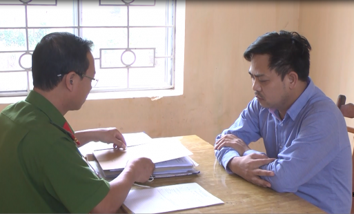 Hưng Yên: Bắt giữ 2 đối tượng làm giả giấy tờ xe Lexus