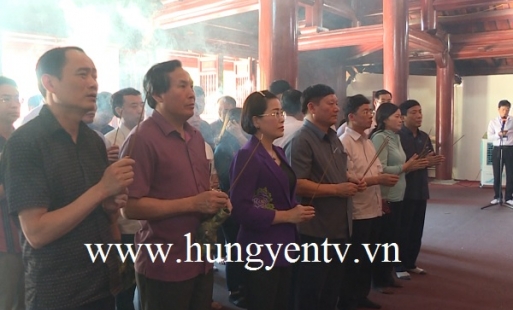 Đoàn cán bộ tỉnh Hưng Yên viếng nghĩa trang liệt sĩ tại tỉnh Nghệ An và Quảng Trị