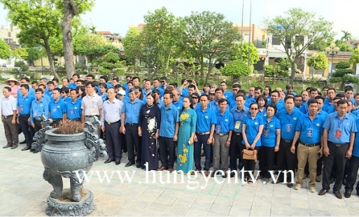 Tổng Liên đoàn Lao động Việt Nam dâng hương tưởng niệm Tổng Bí thư Nguyễn Văn Linh