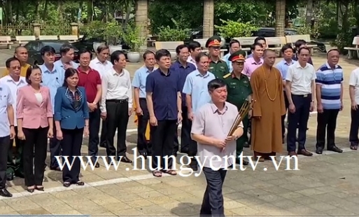Đoàn cán bộ lãnh đạo tỉnh Hưng Yên viếng Nghĩa trang liệt sĩ quốc gia Vị Xuyên