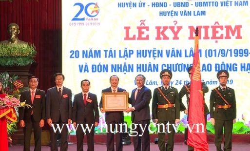 Văn Lâm kỷ niệm 20 năm tái lập huyện và nhận Huân chương Lao động hạng Nhất lần 2