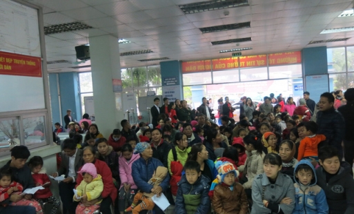 Hình ảnh khám sàng lọc tim bẩm sinh cho hơn 1.200 trẻ em Hưng Yên