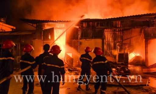 Cháy lớn tại chợ Gạo và Công ty Nhựa Hưng Yên