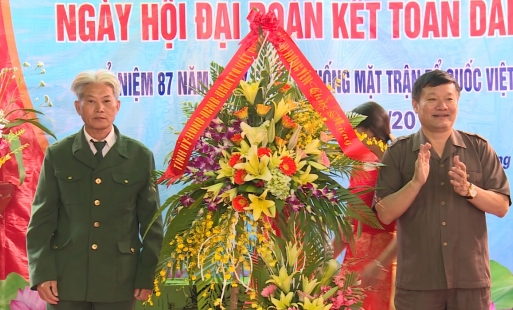 Chủ tịch UBND tỉnh Nguyễn Văn Phóng dự ngày hội đoàn kết toàn dân tộc khu dân cư Quyết Tiến