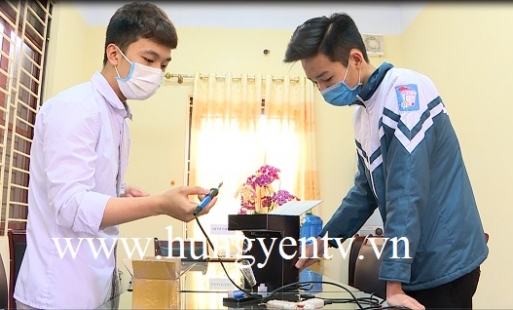 2 học sinh ở Hưng Yên sáng chế bình đựng nước rửa tay khô tự động
