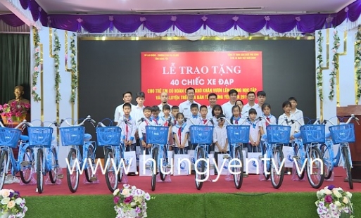 Trao tặng xe đạp cho 40 trẻ em có hoàn cảnh khó khăn ở Hưng Yên