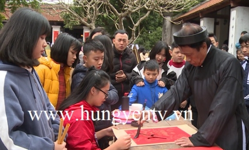 Triển lãm thư pháp và hát ca trù ở Văn Miếu Xích Đằng tỉnh Hưng Yên